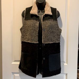 Mixed fabrics cozy vest